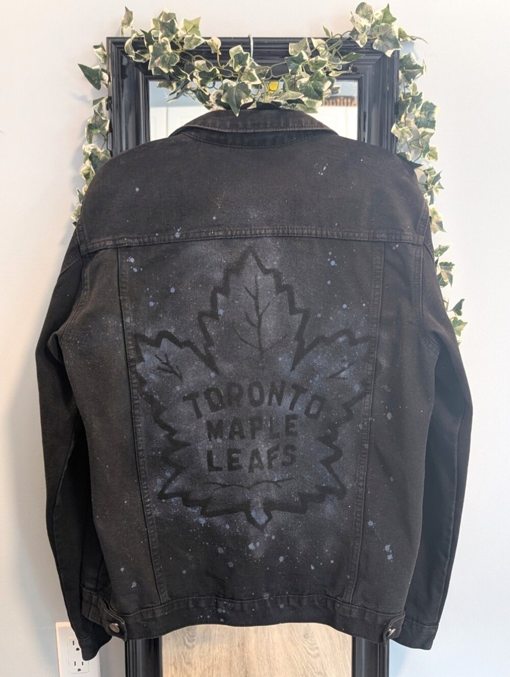 Toronto Maple Leafs Hand-painted Black Denim Jacket - Team Logo Back